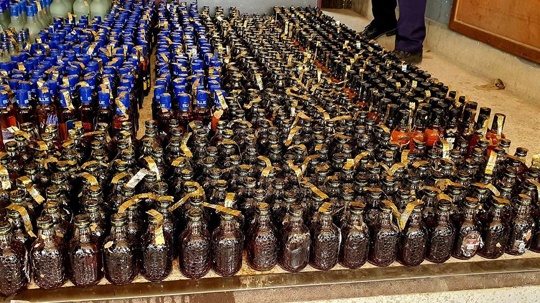 ব্রাহ্মণবাড়িয়ায় ‘মাদককে না বলুন’ লেখা পিকআপেই পাচার হচ্ছিল ভারতীয় মদ